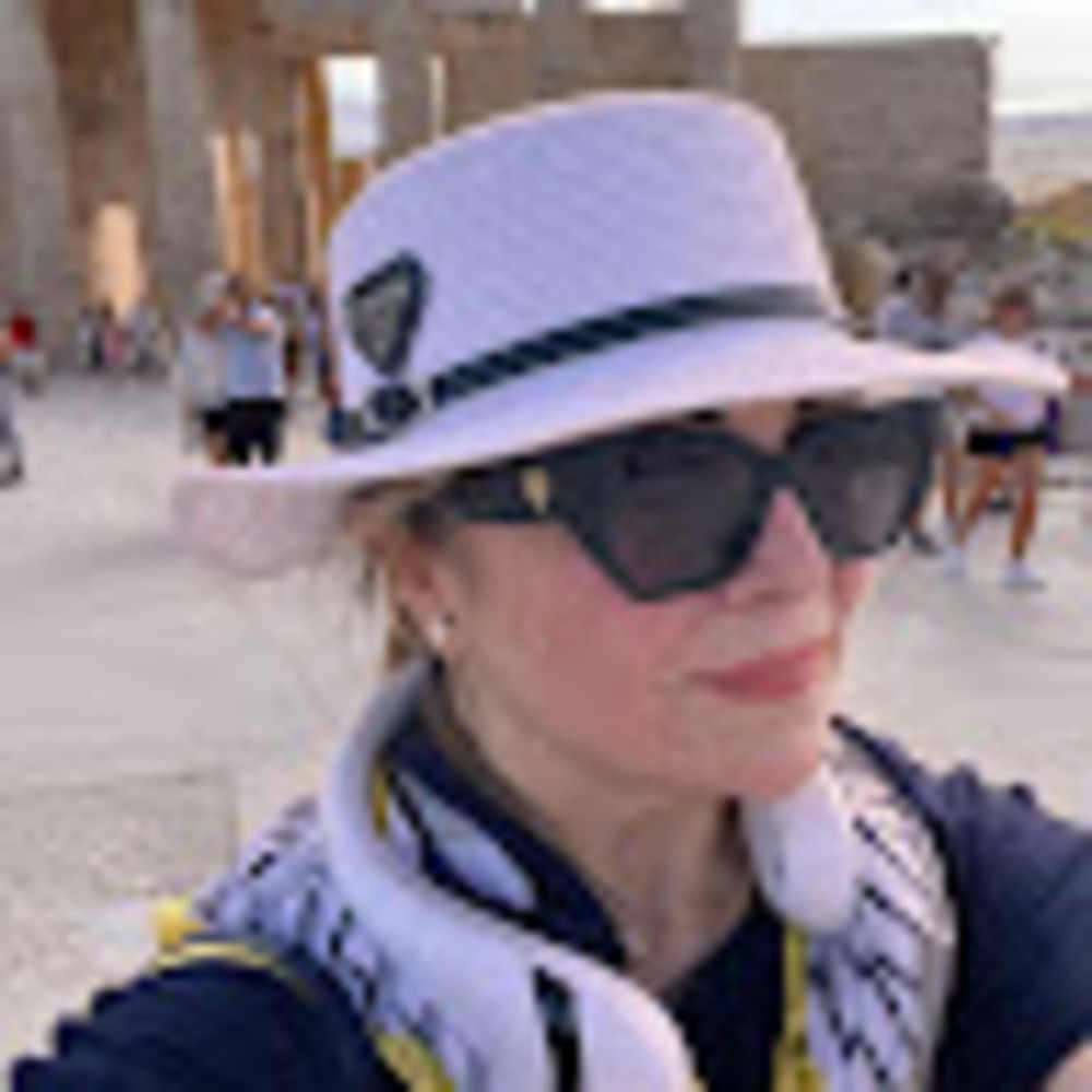 Meet your Posher, Elia